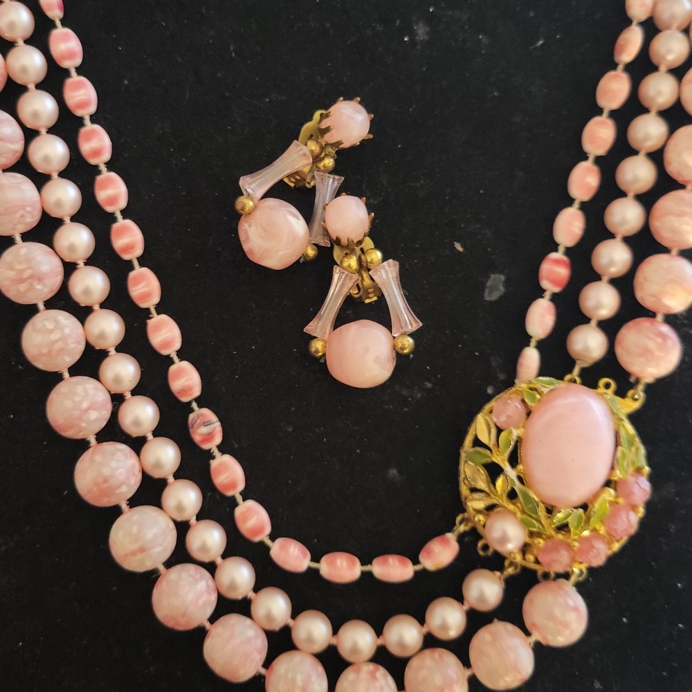 Vintage SELINI marked stunning pink beaded necklace enamel leaf details earrings